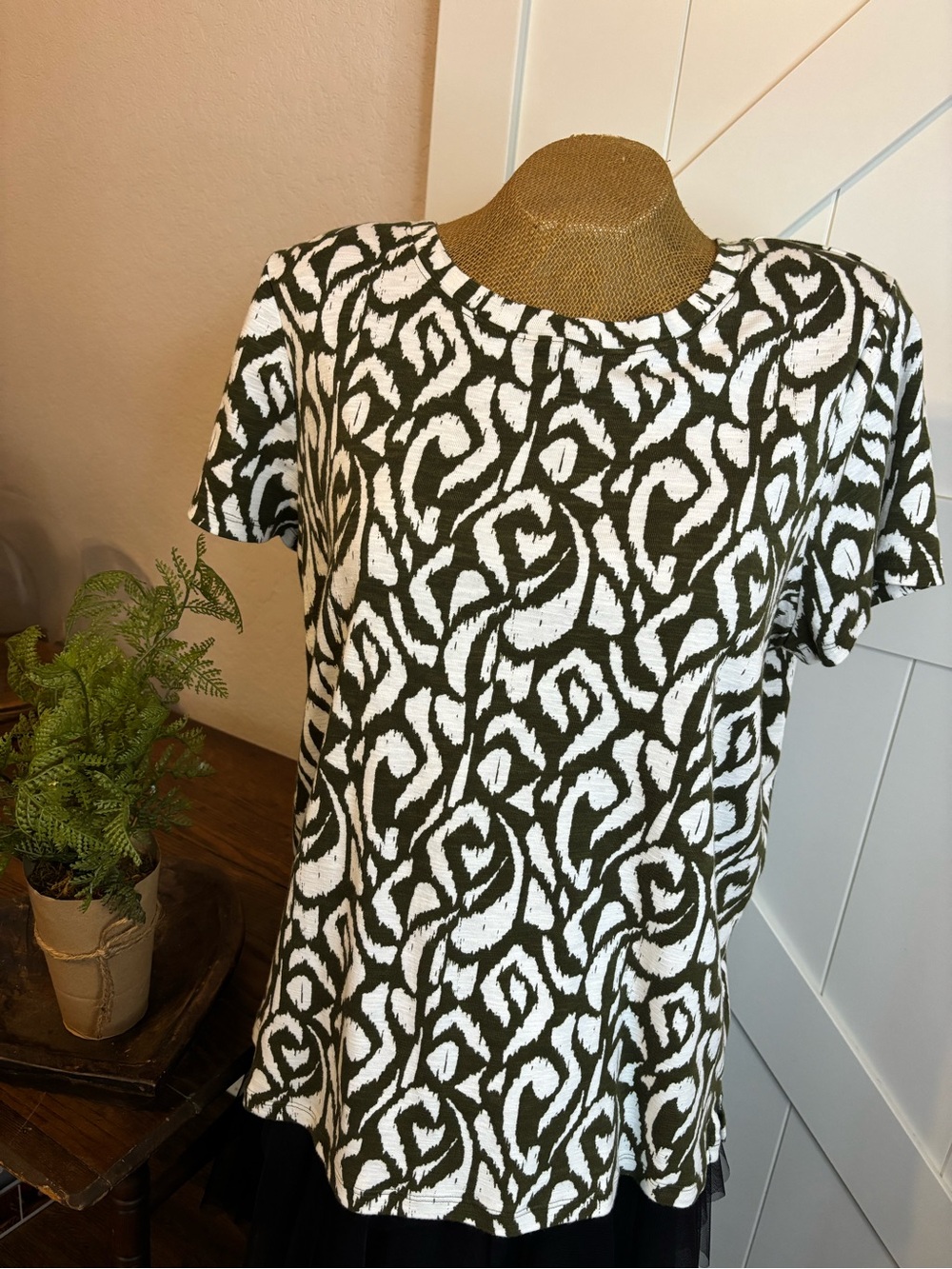 Tommy Bahama Olive Green and White Abstract Short Sleeve Tee